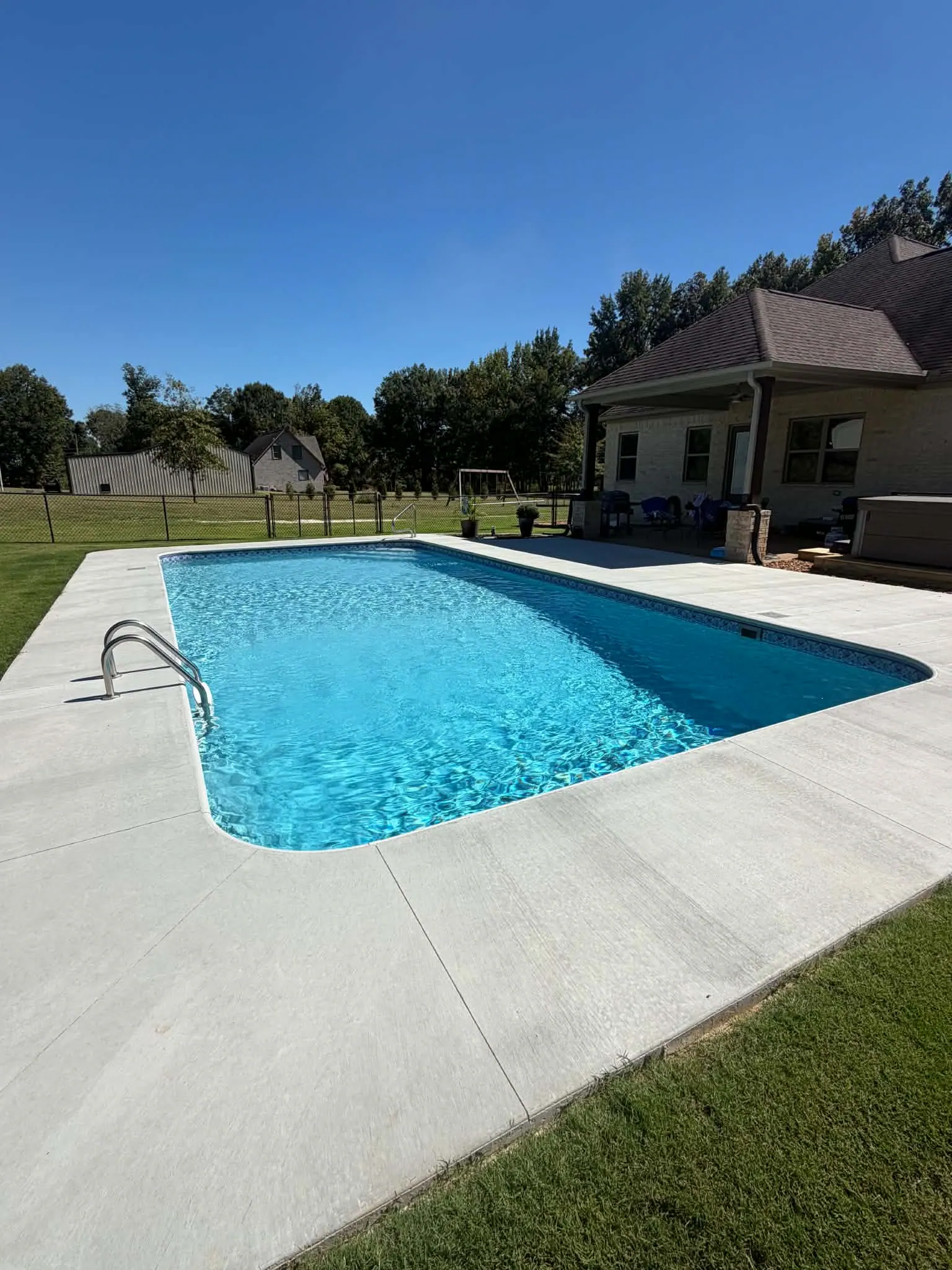 Asteria Iris pool liner installation photo