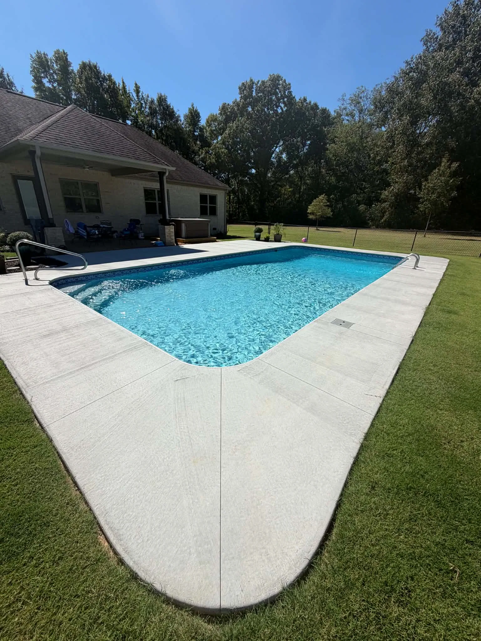 Asteria Iris pool liner installation photo